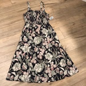 NWT Old Navy Smocked Fit & Flare Cami Midi Floral Dress with pockets!!